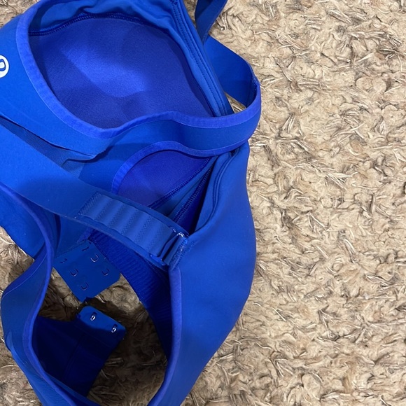 Lululemon bra size 34C - Picture 8 of 8